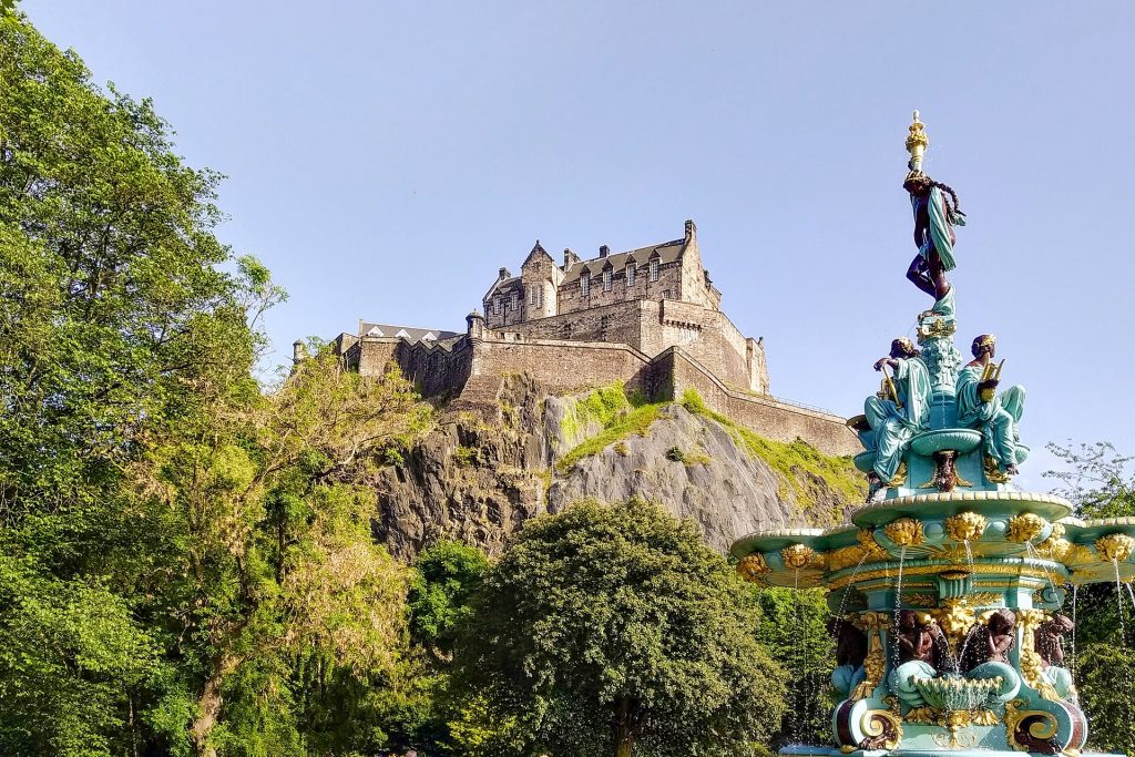 Ross Fountain and Castle, Edinburgh (IMG 20190628 175956)