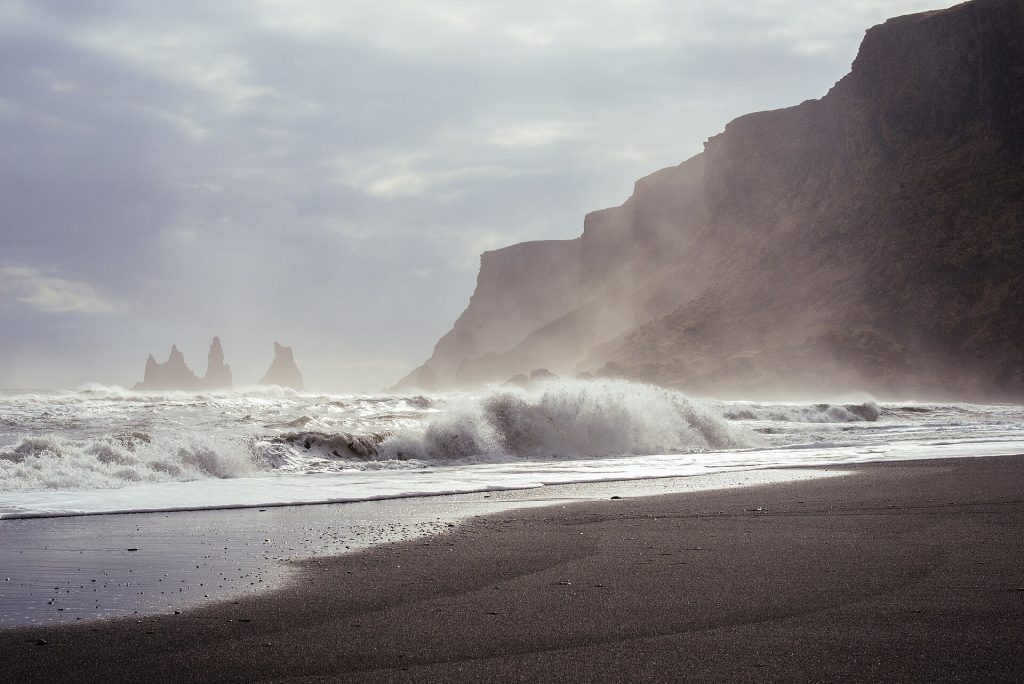 BlackSandBeach(byJEWaider)