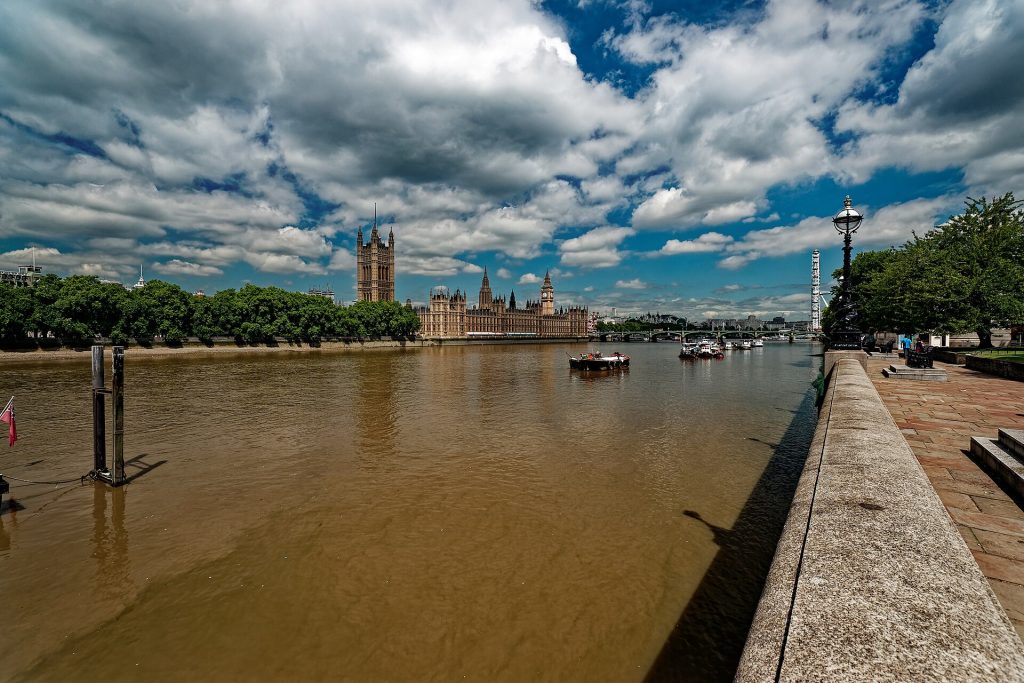 London - Albert Embankment path - Lambeth Palace Road - South Bank - Jubilee Walkway - View NNW towards Houses of Parliament, West