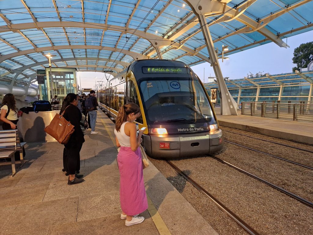 Aeroporto metro station (Porto)