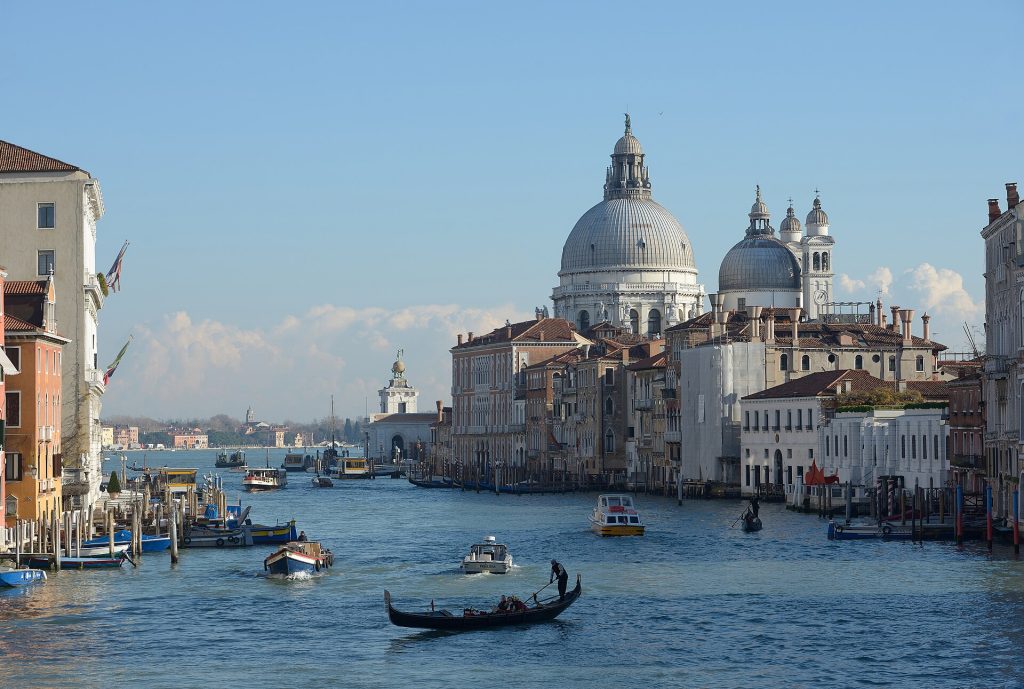 Canal Grande Chiesa della Salute e Dogana dal ponte dell Accademia