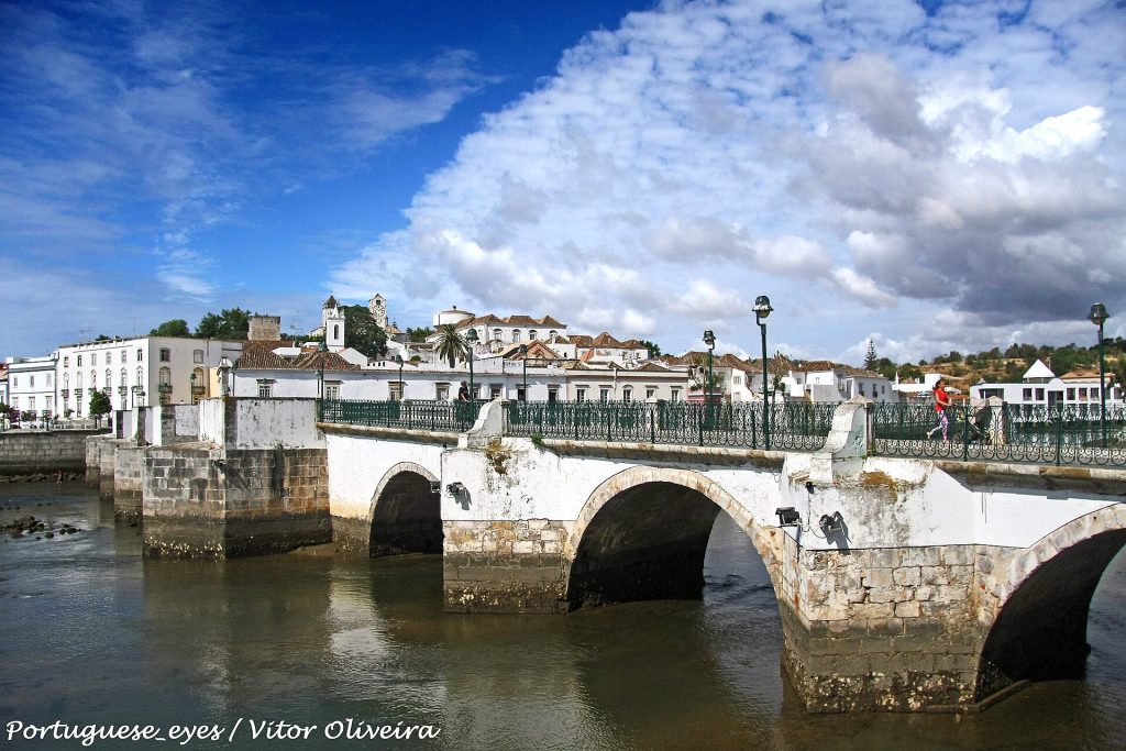 Ponte Antiga Sobre o Rio Gilão - Tavira - Portugal